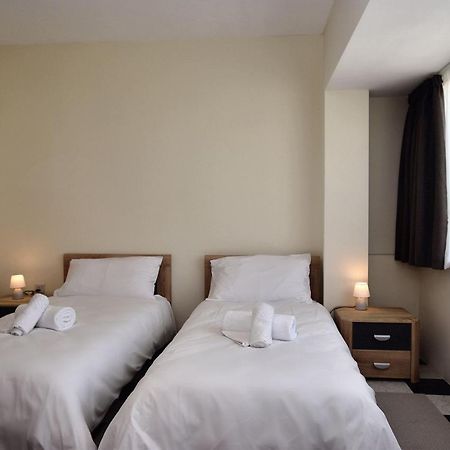 2 Bedroom, Bright & Central Top Floor Apartment - 5 Msida Exteriör bild